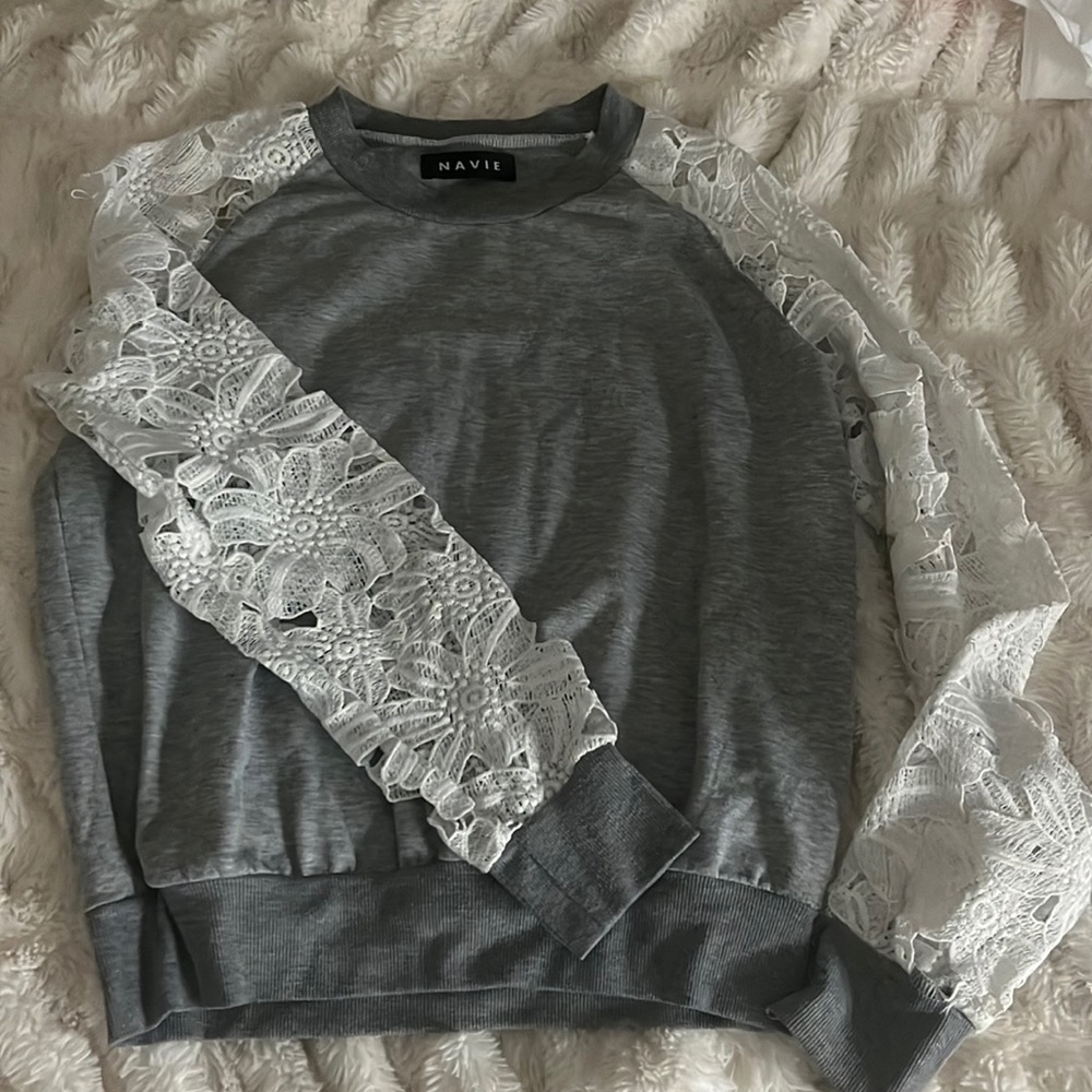 Long sleeve shirt, grey with white flowered sleeves (cut out)